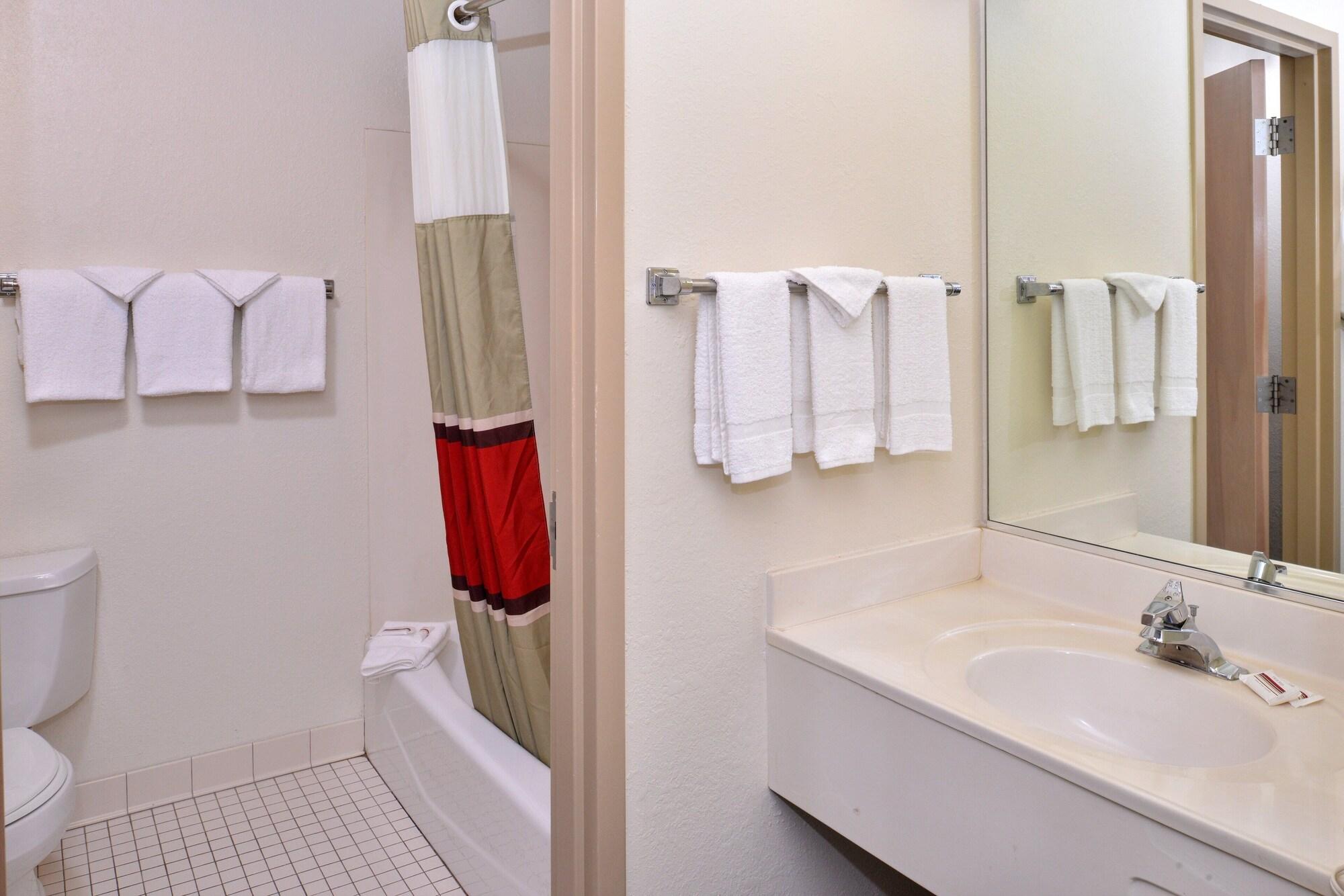 Red Roof Inn Sandusky - Milan Eksteriør bilde